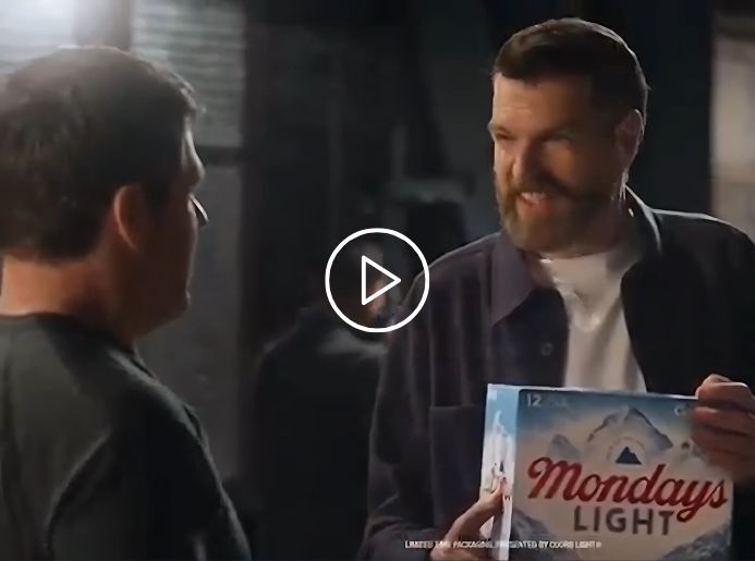 Cette image est une capture d'écran de la publicité mentionnée dans l'article de blog. Elle contient un lien de redirection vers un le spot publicitaire pour COORS LIGHT