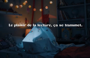 Cette image se réfère à l'une des campagnes publicitaires de ce benchmark portant sur la thématique du livre. Un bench publicitaire proposé par le journaliste Mark Tungate pour PITCHVILLE conseil en choix d'agence