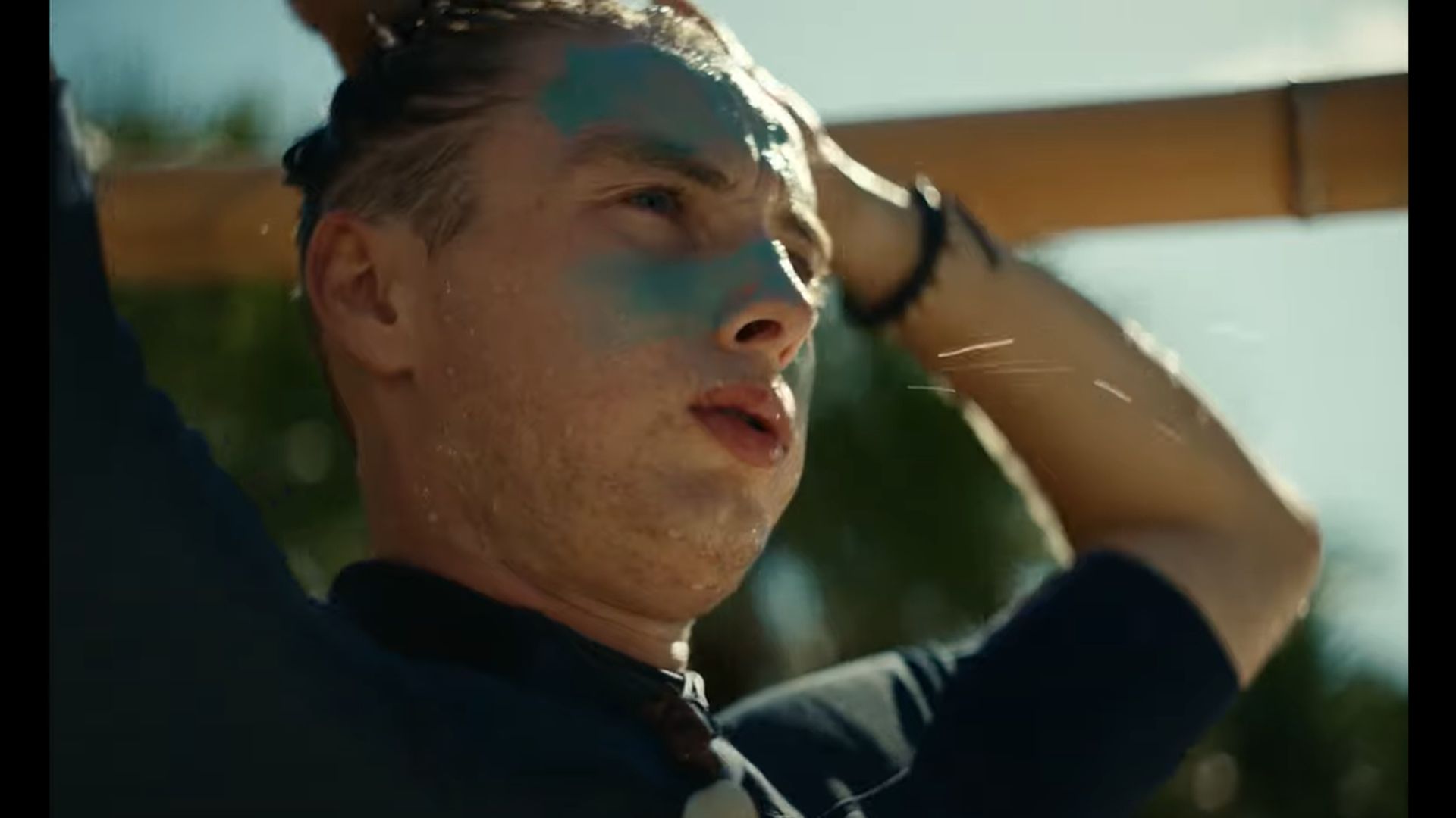 Cette image est extraite du spot publicitaire de la première campagne de GRINTA pour LCL et contient un lien de redirection vers le spot.