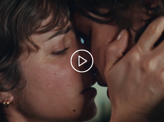 Capture de la campagne "FIGHT FOR LOVE" de SIDACTION, pensée par l'agence MNSTR diffusée pendant la week-end d'appel aux dons.