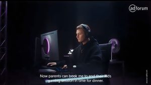 Cette galerie d'images reprend des captures d'écran de la campagne Telia - Dinner Assassin par l'agence Try Reklamebyrå. Cette campagne propose aux parents de missionner le champion du monde de Fortnite pour mettre fin à la parties de leurs enfants afin qu'ils viennent à table plus vite. Une campagne du bench ADFORUM pour PITCHVILLE.