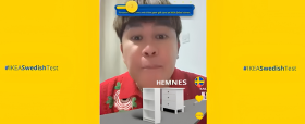 Sur cette capture du cas IKEA on voit une personne jouer à un jeu consistant à bien prononcer les noms des meubles IKEA.